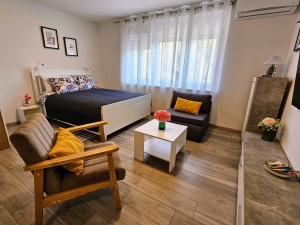 Studio apartman Mirta II**
